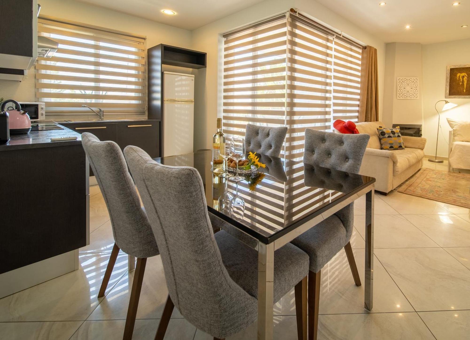Mesogios House Suites 라르나카 객실 사진