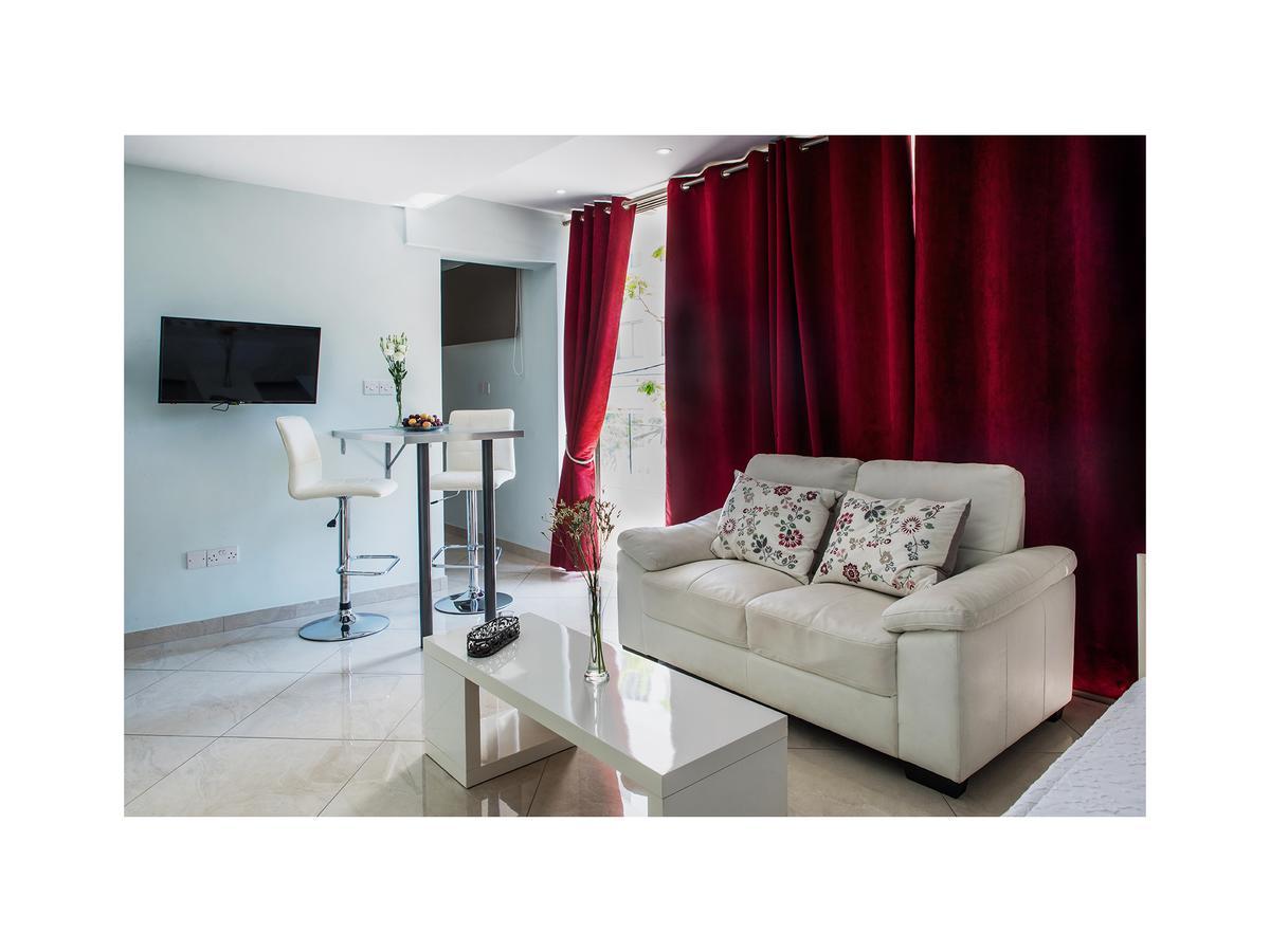 Mesogios House Suites 라르나카 외부 사진